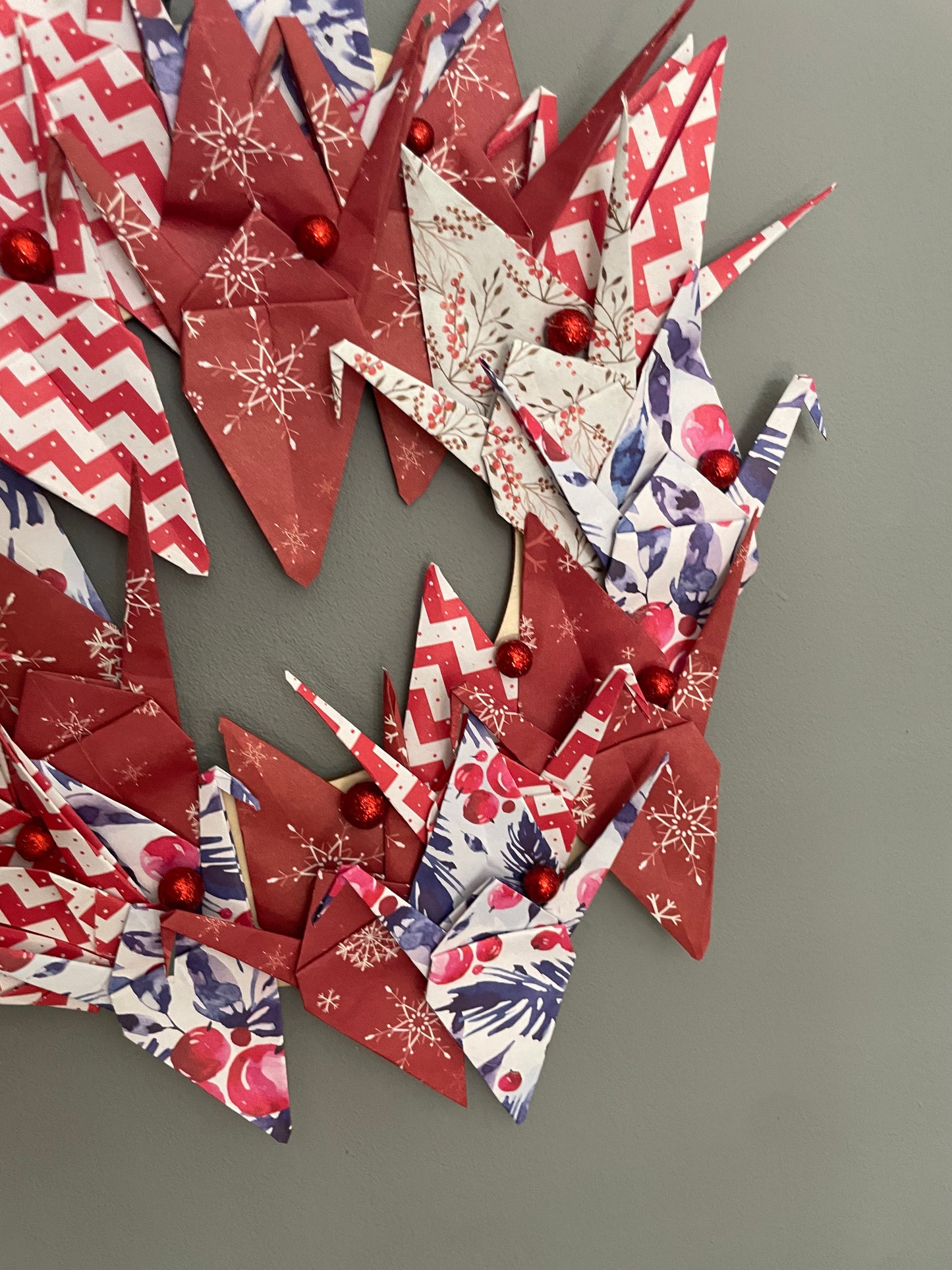 Couronne de porte rouge