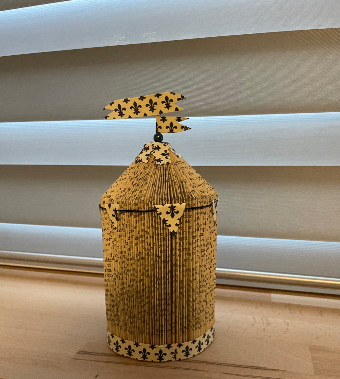 Pliage livre tour médiévale