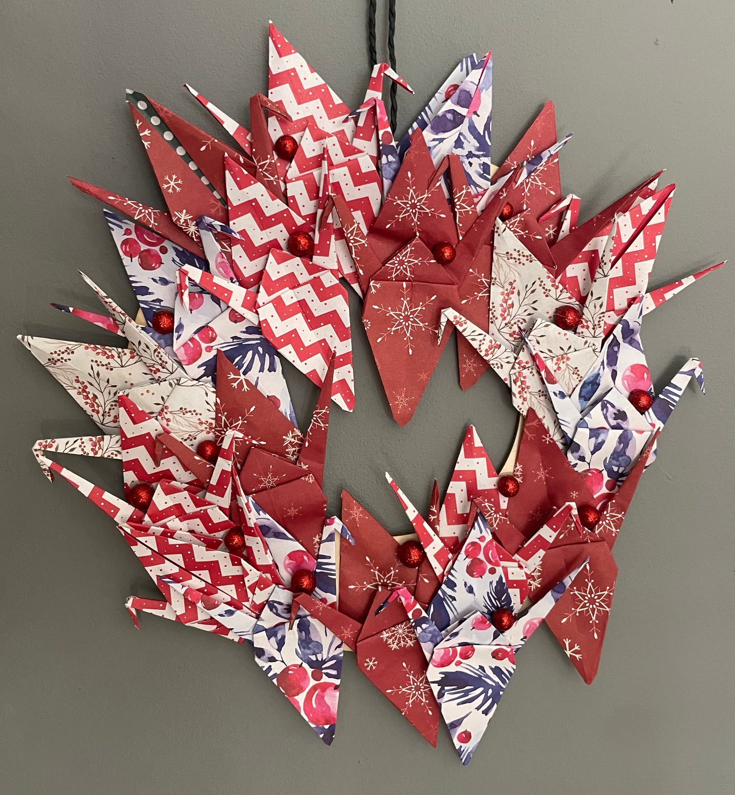 Couronne de porte rouge
